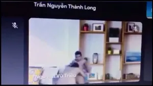 Học online quên không tắt camera lộ cảnh bạn gái đang liếm mút