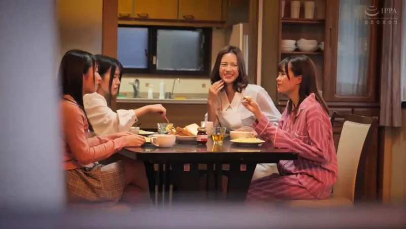 Bố đi vắng, 4 con cưng ở nhà bị những tên côn đồ để ý tới